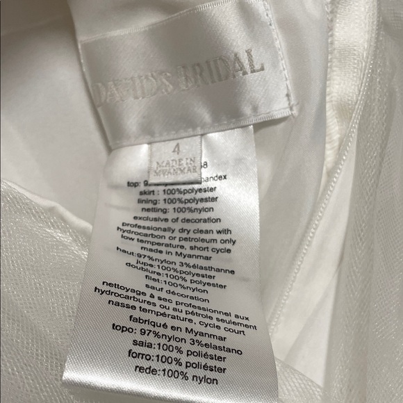 David's Bridal
David's Bridal Ball Gown Flower Girl
Dress with Heart Cutout -4T - Picture 6 of 9